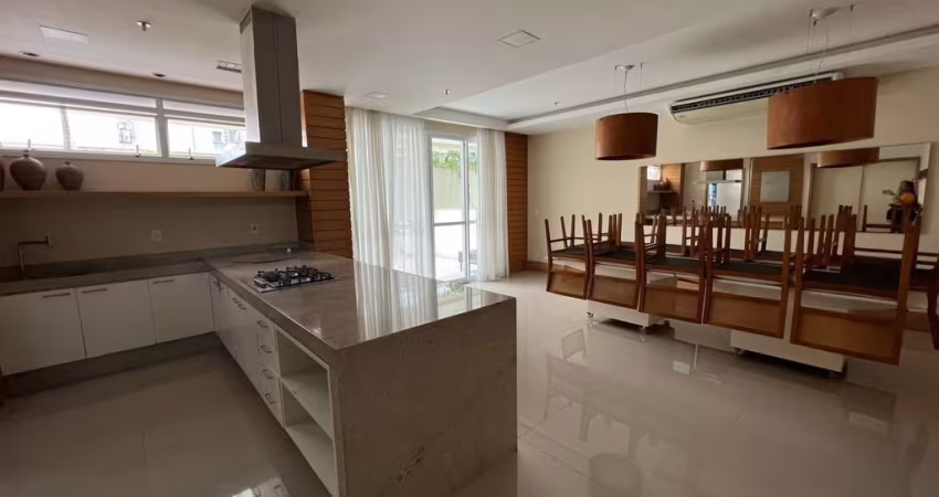 Excelente apartamento localizado em Rua nobre do Ingá.Sao 3 quartos com suíte e 2 vagas na escritura.