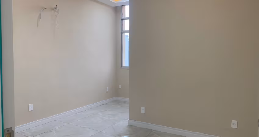 Apartamento Icaraí:2 quartos reformado,frente,andar alto e 1 vaga
