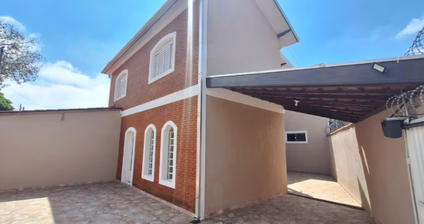 Sobrado para Alugar com 4 quartos, 3 banheiros, 4 vagas e 150m² por R$ 3.300