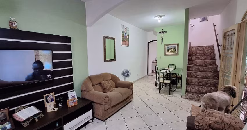 Sobrado à Venda com 3 quartos, 3 banheiros e 135m² por R$ 365.000