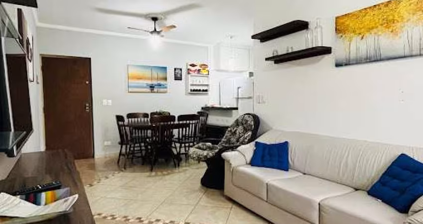 Apartamento reformado e mobiliado com 2 quartos para locação anual em boa localização
