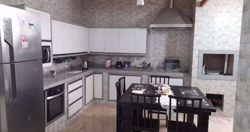 Casa para Venda em Barra Velha, Itajuba, 2 dormitórios, 1 suíte, 2 banheiros, 1 vaga