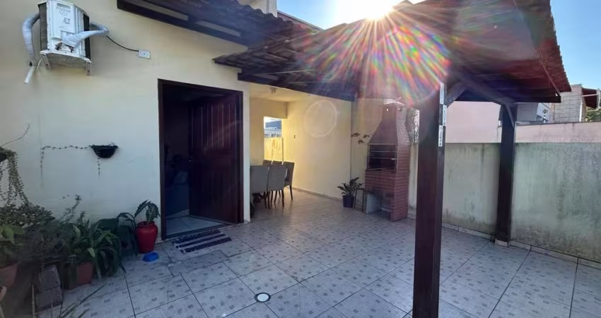 Casa para Venda em Balneário Piçarras, Itacolomi, 2 dormitórios, 1 banheiro, 1 vaga