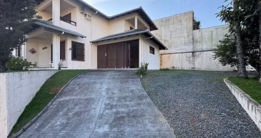 Casa para venda em balneário piçarras, centro, 3 dormitórios, 3 suítes, 3 banheiros, 2 vagas