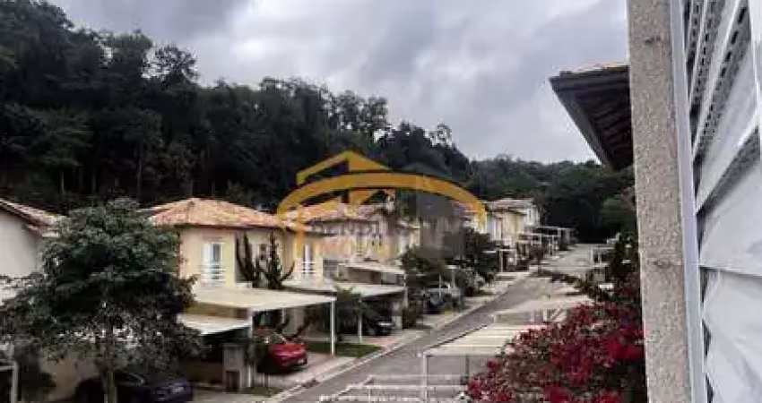 Sobrado à venda em cotia, condomínio fechado, acima do padrão, com 3 dormitórios, sendo 1 suíte, quintal com churrasqueira, excelente localização.