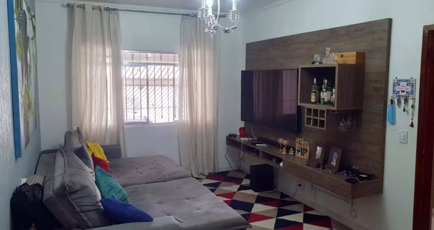 Sobrado para venda, Jardim das Flores, Osasco, com 3 dormitórios, sendo 1 suíte, 2 vagas de garagem, área com piscina e  churrasqueira.
