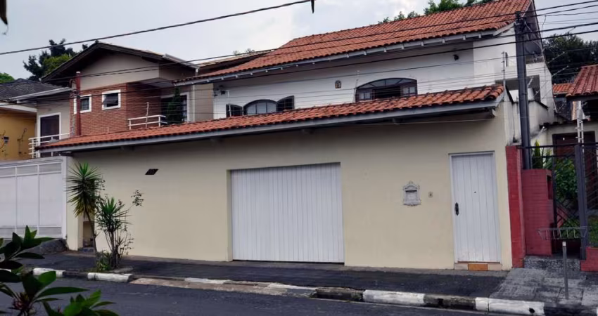 Imóvel bem localizado na City Bussocaba, com terreno de 359m², e área construída de 274m²