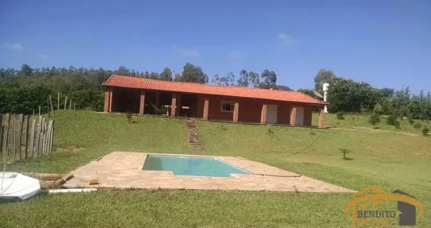 Chácara a venda em bofete, casa com 3 dorm., sendo 1 suíte, pomar, piscina e edícula.