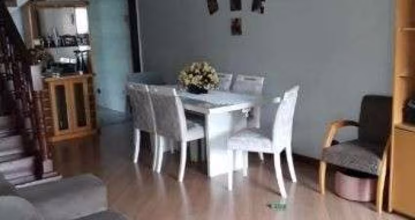 Sobrado Jardim das Flores, Osasco, com 3 dormitórios, sendo 1 suíte, quintal e 4 vagas de garagem.