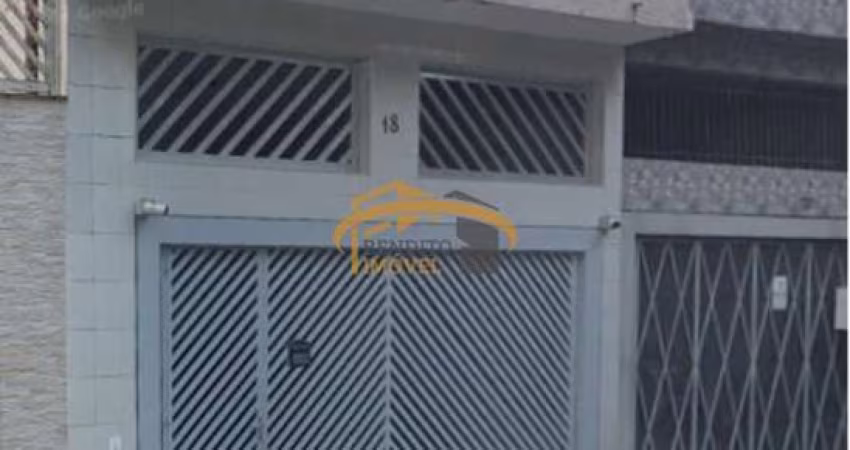 Sobrado com 03 dormitórios no Bela Vista, 2 vagas de garagem.