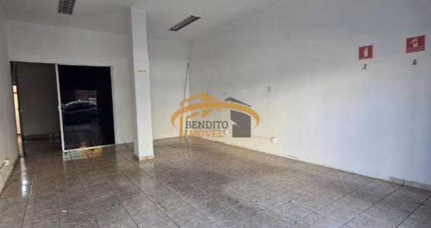 Salão comercial para locação, Bela Vista, Osasco, com copa e banheiro.