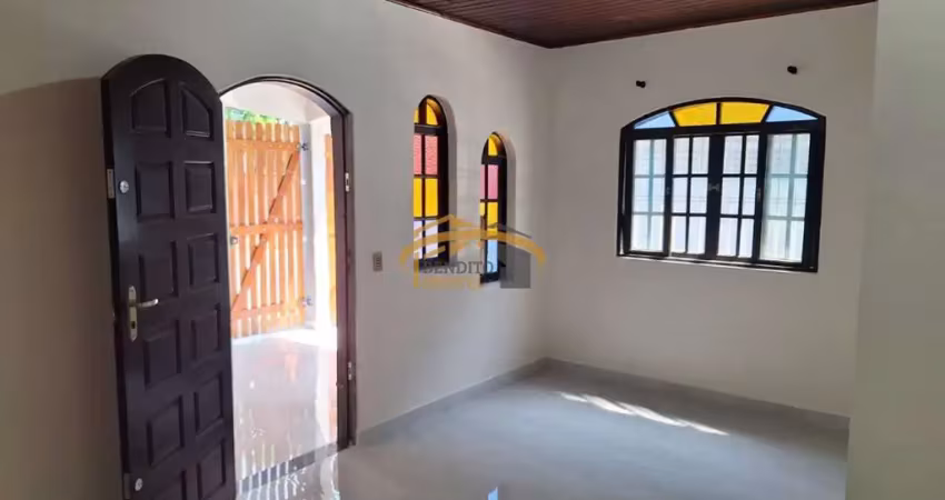 Casa térrea para venda, itanhaém, com 2 dormitórios, quintal com churrasqueira e 3 vagas de garagem.