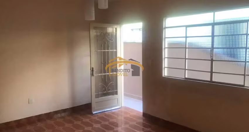 Casa para locação ayrosa, 2 dormitórios, quintal com churrasqueira, garagem pra 2 automóveis