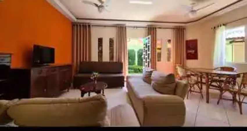 CASA MOBILIADA NO PERÓ COM 3 QUARTOS