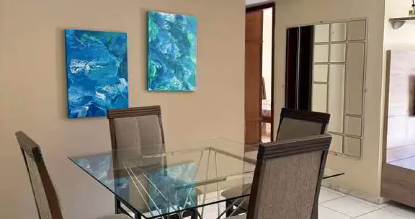 Apartamento amplo, avarandado e pertinho da praia!