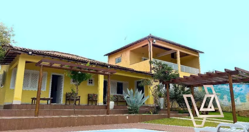 Casarão do Alto – Um Refúgio Privativo com Três Residências e Muito Verde
