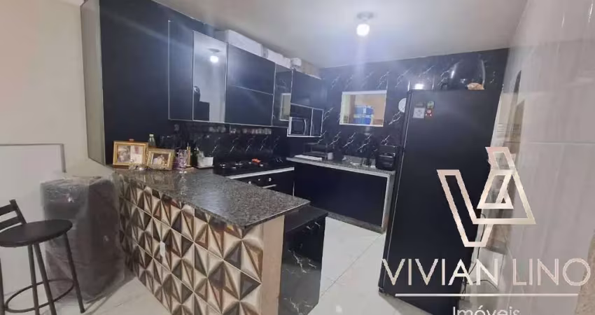 CASA MOBILIADA EM CONDOMÍNIO FECHADO,A POUCOS METROS DA PRAIA.