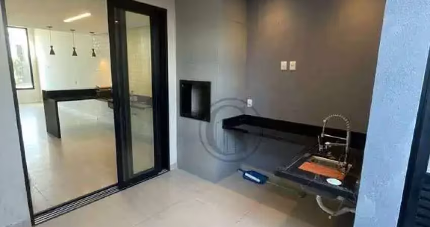 Casa térrea com 3 quartos sendo 2 suítes e piscina – condomínio fechado
