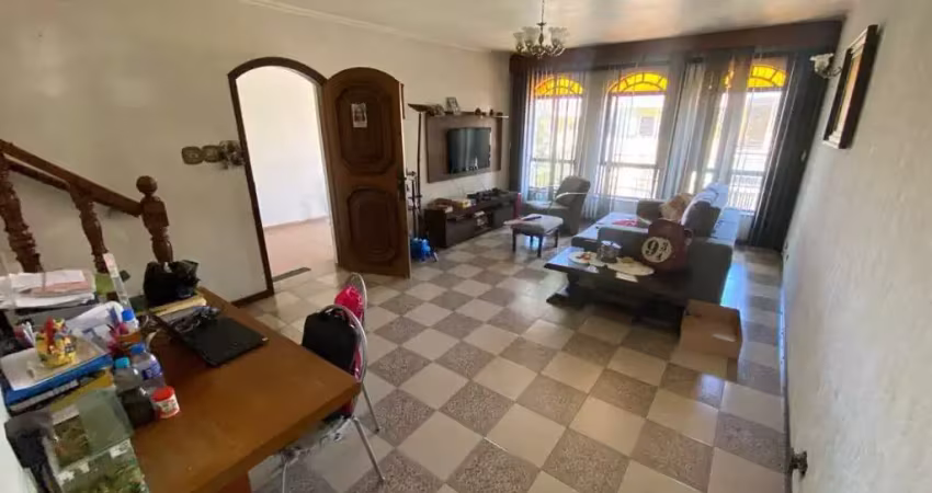 Sobrado com 03 dormitorios 4 banheiros e 04 vagas boa localização