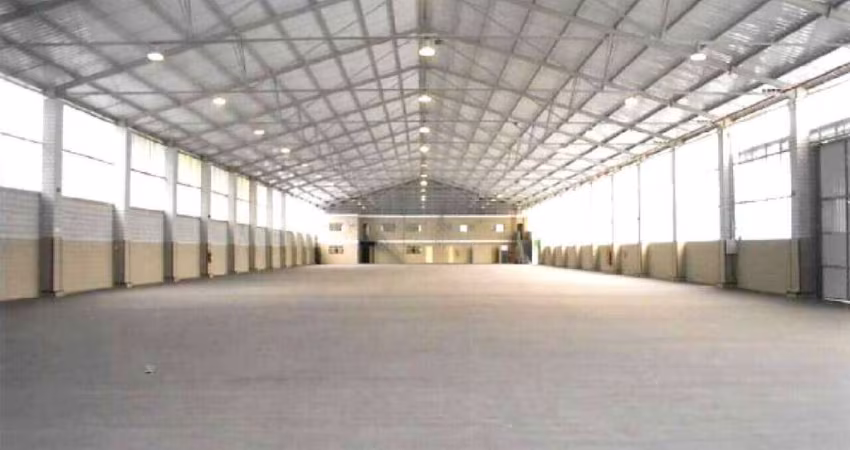 Galpão 6.065m² de área total 4.410m² de área construída, piso asfáltico plano