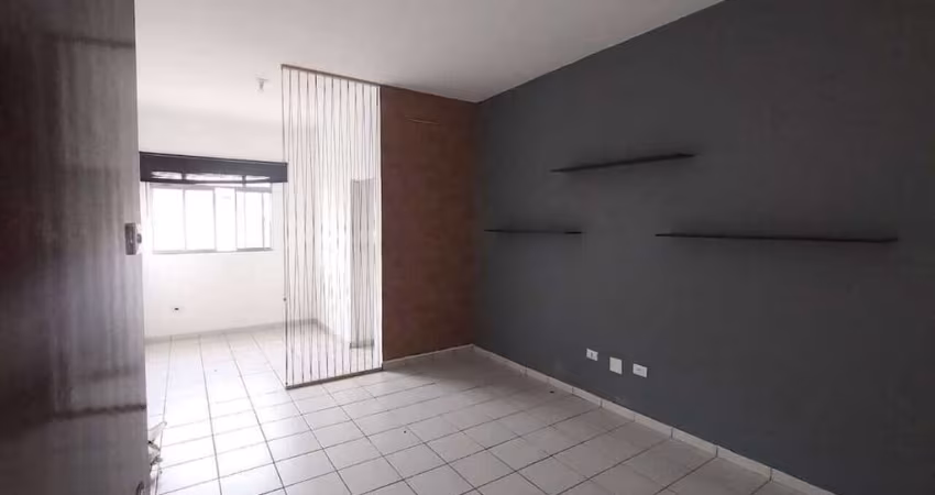 Sala comercial na Av. Guapira, próximo a Caixa D Água para locação.