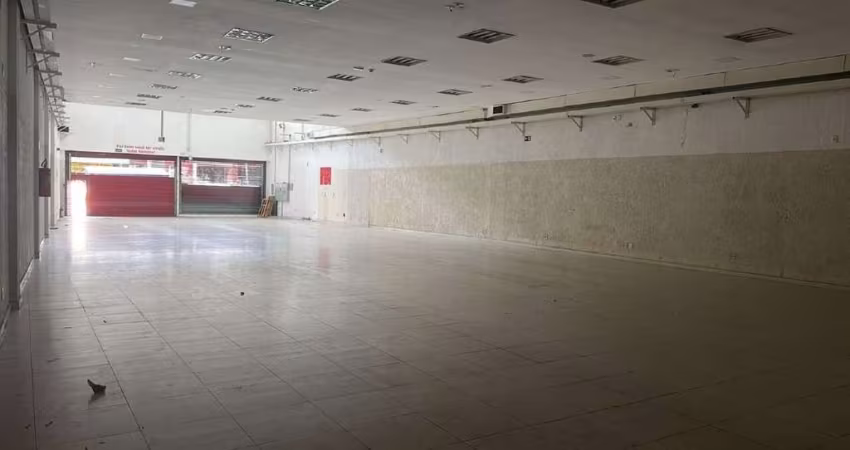 Salão para locação na Avenida Alberto Byngton