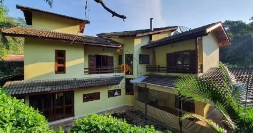 Casa no condominio imperial na serra da cantareira com 04 quartos (03 suítes) e 04 vagas