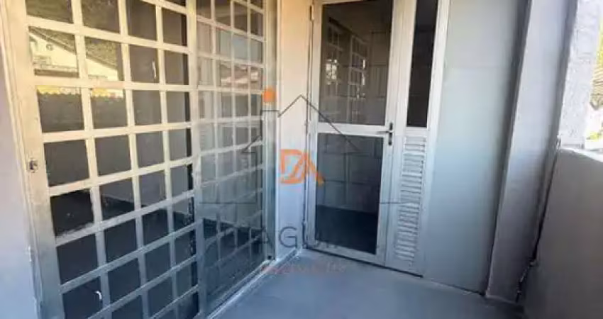 Casa para locação com dois dormitórios, sala cozinha e banheiro