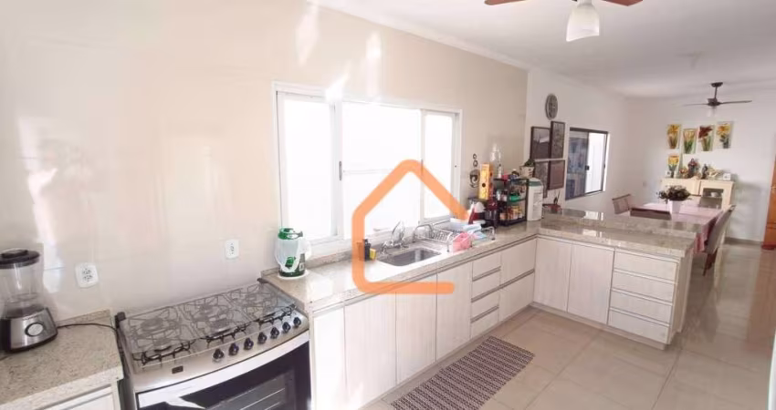 Casa com 3 dormitórios à venda, 230 m² por R$ 660.000,00 - São Carlos - Pouso Alegre/MG