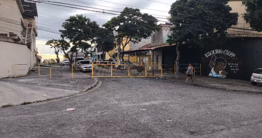 Vendo uma excelente casa longe de comunidades