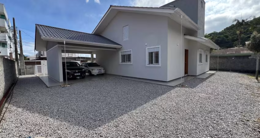 Oportunidade casa nova com 500m² de terreno em Forquilhinhas