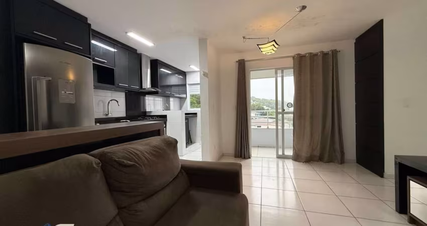 Apartamento em Potecas semi mobiliado 295 mil