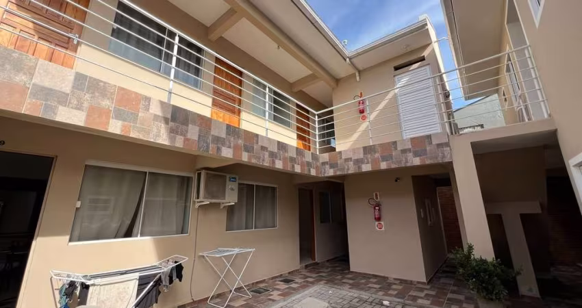 Prédio com 12 kitnetes e 2 apartamentos em Palhoça