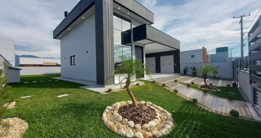 Casa moderna, completa e com acabamento de alto padrão!