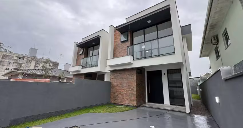 Sobrado em areias-são josé, com 3 dormitórios uma suíte e duas demi-suítes.