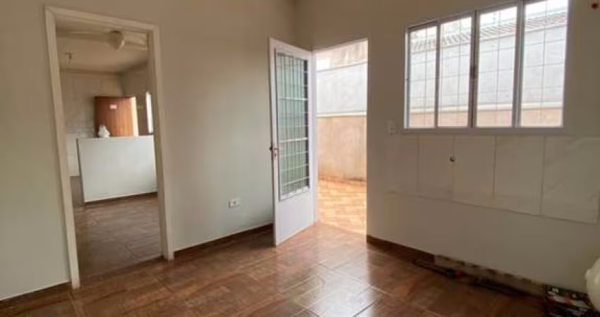 Casa para Venda em Maringá, Jardim Três Lagoas, 2 dormitórios, 1 suíte, 2 banheiros, 2 vagas