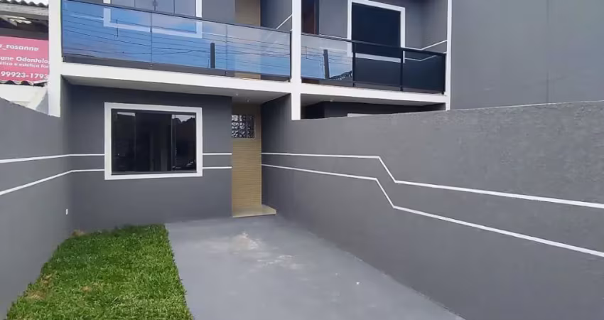 Sobrado com varanda e jardim em Curitiba, Sítio Cercado - Oportunidade única!