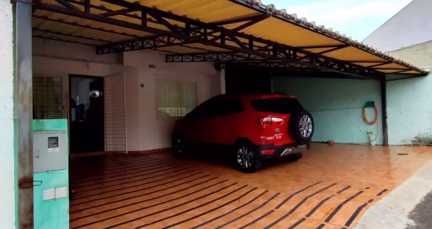 Linda casa em condominio, com garagem coberta para 03 carros