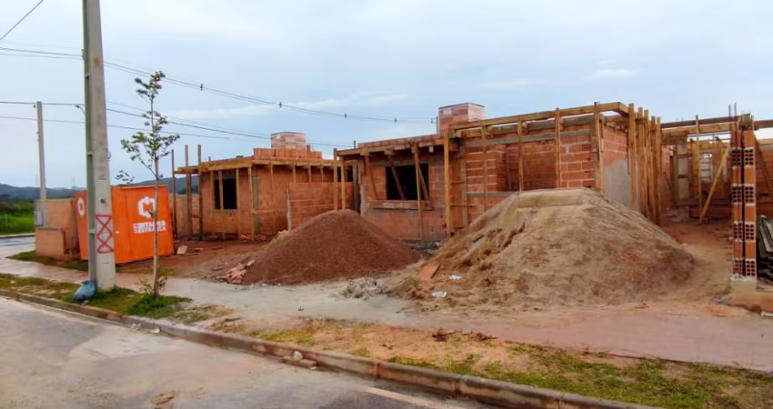 BELA CASA COM EXCELENTE ACABAMENTO LOCALIZADA EM ARAUCARIA