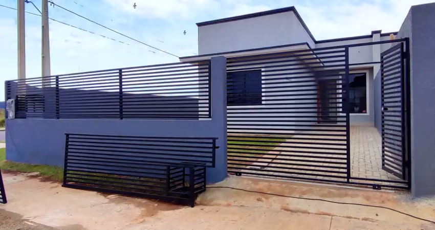 Bela casa com excelente acabamento localizada em araucaria