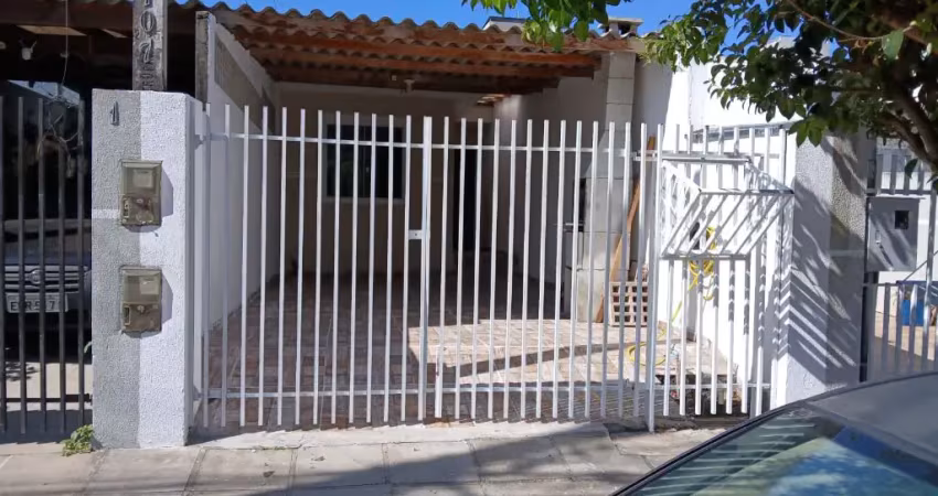 Bela casa usada , com garagem coberta e churrasqueira localizada no campo do santana