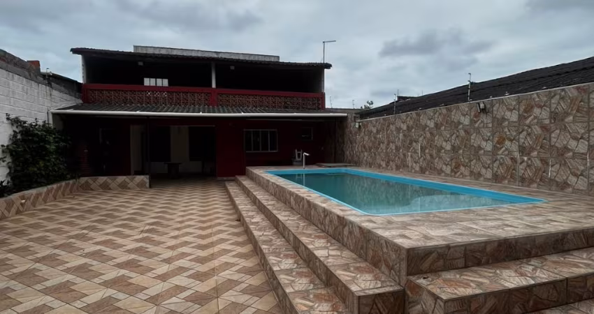 Sobrado com piscina para venda na praia de Itanhaém