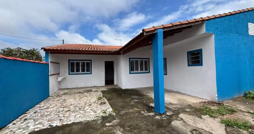 Casa para venda na praia de itanhaém com espaço para fazer piscina