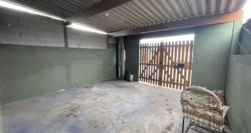 Casa para venda na praia de itanhaém com espaço para fazer piscina