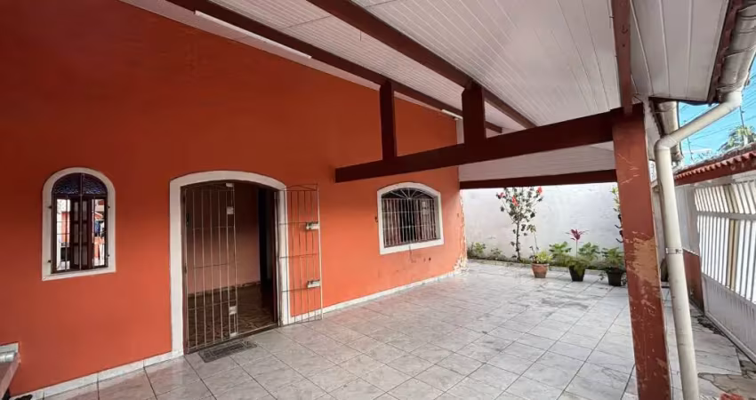 Casa ao lado do centro para venda na praia de itanhaém com edícula
