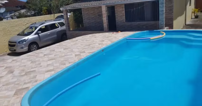 Casa com terreno inteiro e piscina para venda na praia de itanhaém