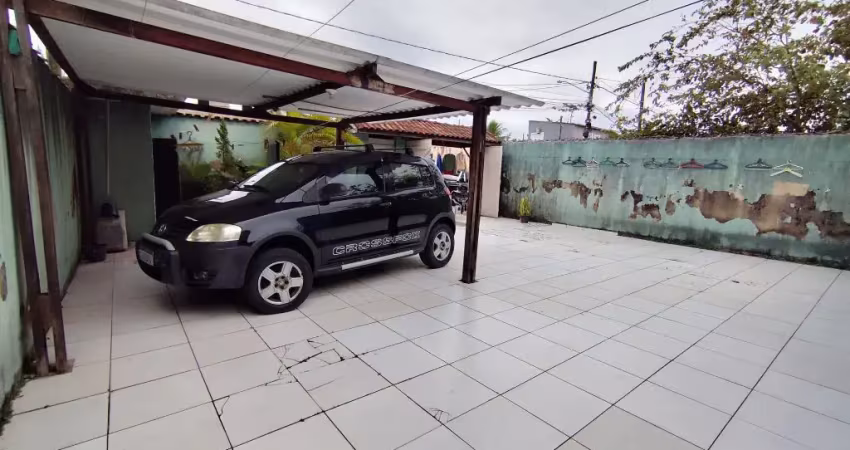 Casa para venda na praia de itanhaém com espaço para fazer piscina