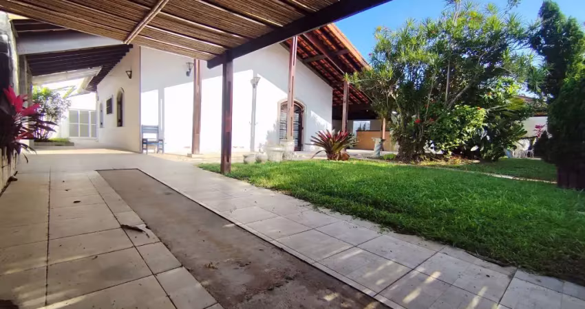 Imóvel ao lado do mar para venda na praia de itanhaém com jardim e edícula