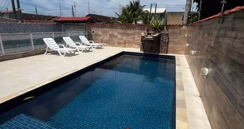 Casa para temporada, finais de semana, ano novo na praiande itanhaém com piscina
