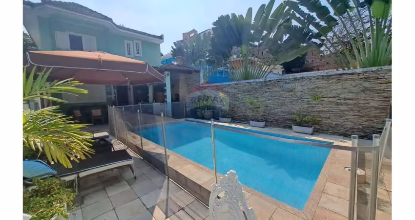 Excelente casa em condomínio tradicional  , localizado  na estrada de jacarépagua
